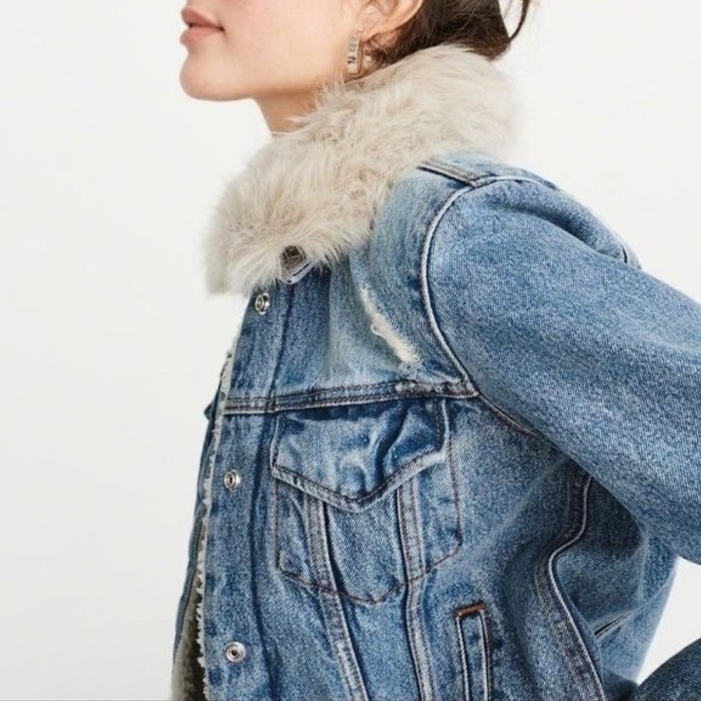 Abercrombie & Fitch Faux Fur Sherpa Lined Denim Jacket Size M